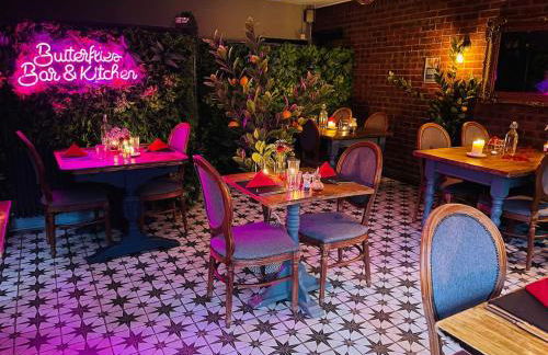 HOT TUB - Miners Cottage - edge of Brecon Beacons National Park - Heritage Town - Foto 12