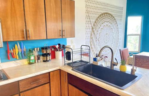 THE HONOMU HOUSE - Gorgeous, Spacious 4Bd2Ba Home near Waterfalls and Hilo, Sleeps 12! - Foto 9