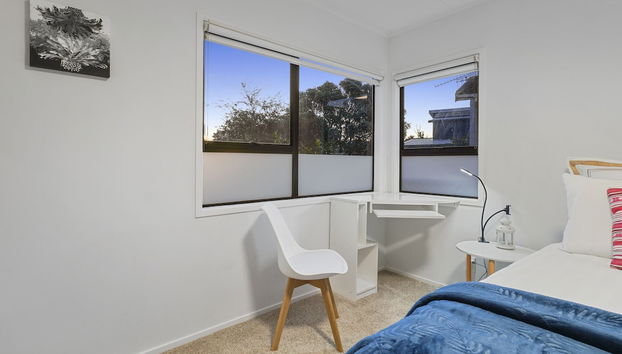 Spacious Family Home - Backyard-Mt-Views - Photo 3, Room