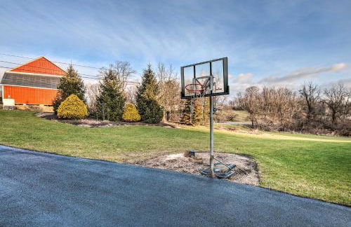 Pool and Furnished Patio Group Getaway in Hershey - Foto 42