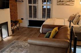 Urban Chic- Stylish Flat in the Heart of St Albans - Photo 4