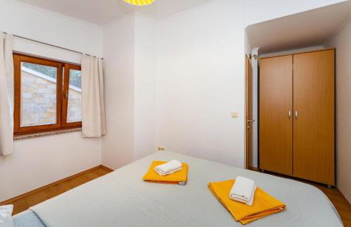 Cozy Apartment In Modric With Wifi - Photo 15