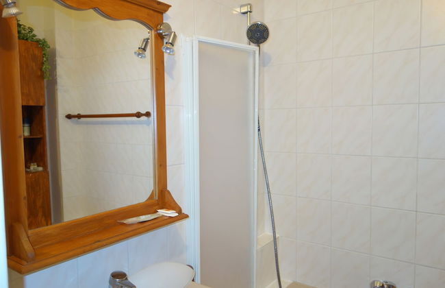 Big 2 Room Apartment with Balcony - Photo 11