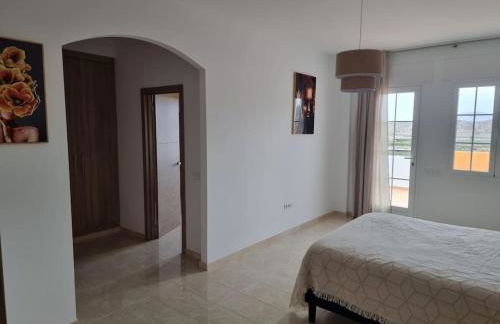 Casa amplia, piscina privada, 4 dormitorios y playa cercana - Foto 3