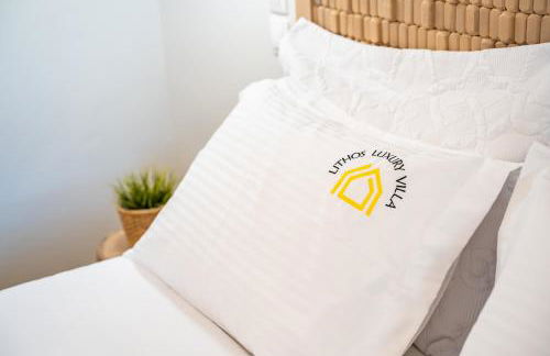 Lithos Luxury Pool Villa - Photo 44