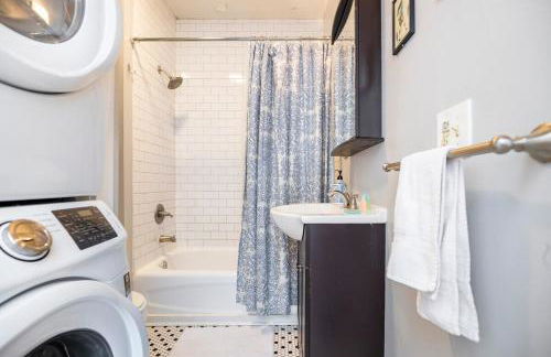 HISTORIC DOWNTOWN KING BED COTTAGE- PARKING and PATIO - Foto 45