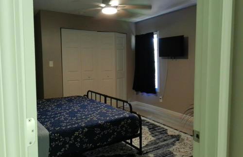 King Bed Creekfront Retreat in Jacksonville - Photo 13