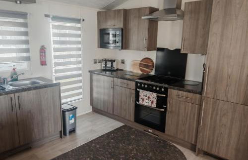 Manor Park Dog Friendly 2 bed, 6 berth Lodge with decking 600 Yard's From The Beach In Hunstanton - Foto 7