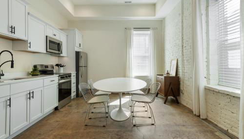 Modern Loft-Style Retreat Near Blenko Glass in Milton, WV - Foto 3