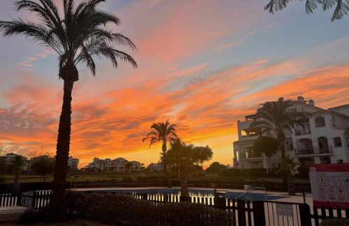 Stunning apartment with overflow pool and golf view - Foto 35