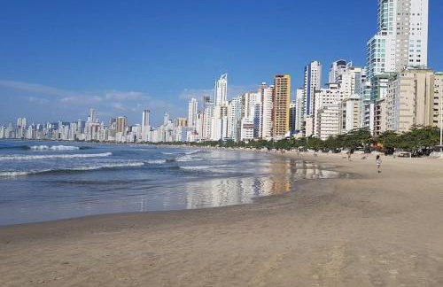 1 quadra da Praia e da Roda Gigante - Foto 54