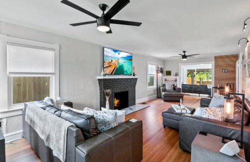Historic Waterfront estate With Yard & Modern Kitchen - Foto 27