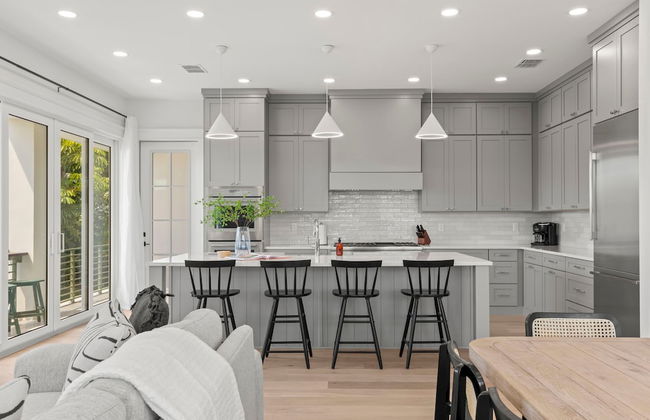 The Gemma Collection - 4 Stunning CWB Pool Homes - Foto 71