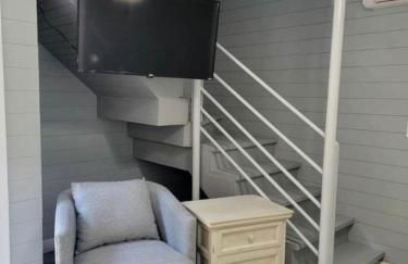 Romantic Glamping Getaway Perfect for Quality Time with Your Partner: Cute Tiny House near Owensville, Missouri - Foto 15