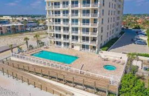 Beachfront 3BR Condo with Stunning Views Daytona - Photo 9