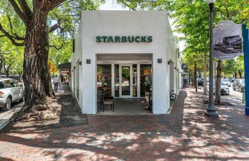 Breathtaking Direct Bay Views 2 bedroom condo with parking - Foto 42