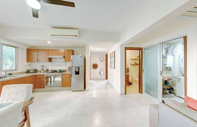 Beautiful Condo With Pool and Close to the Beach - Foto 14