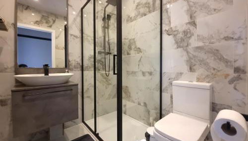 Spacious 6-Bed with Large Patio and Free Parking - Foto 2, Other