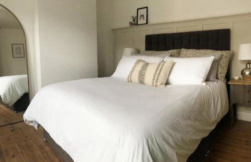 Emerson House, dog friendly with log burner close to waters edge and harbour - Photo 32