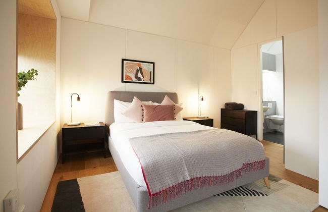 Stylish modern home in Manchester city centre with parking - Photo 29