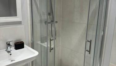 Church Court 2 Bed 55 Inch SKY TV Northampton Parking Contractor Accommodation - Foto 4