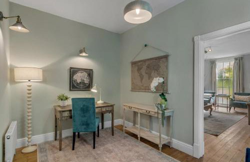 Stylish 4-Bed Apartment in Suffolk l Near Town - Foto 13