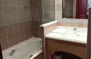 Résidence Les Alpages 4 étoiles - Appartement 4 personnes - Piscine, Hammam, Sauna, Jacuzzi - ValCenis 73480 - Foto 15