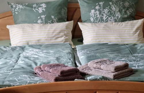 Ferienwohnung mit Garten und Bergblick - Foto 8