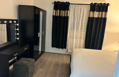 Modern 2 Bedroom House Near London City Airport, Excel, O2 & DLR with FREE Parking & Privet Entrance - Foto 10