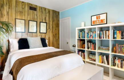 Spanish Revival Charm in Silver Lake w Patio BBQ Walkable Location Maltman Manor by AvantStay - Photo 23