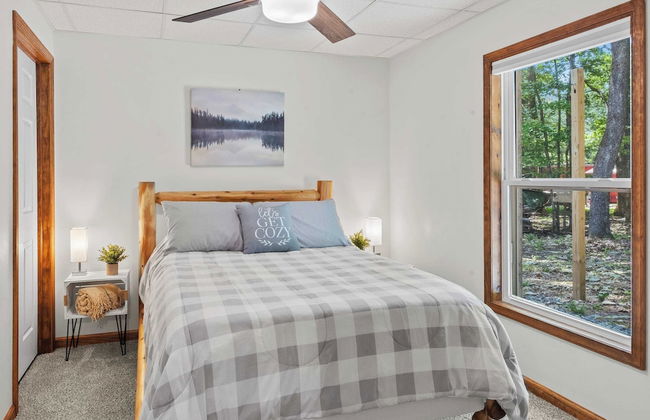 Maple Oasis by Avantstay Newly Built w/ Hot Tub, Game Room & Fire Pit - Photo 23