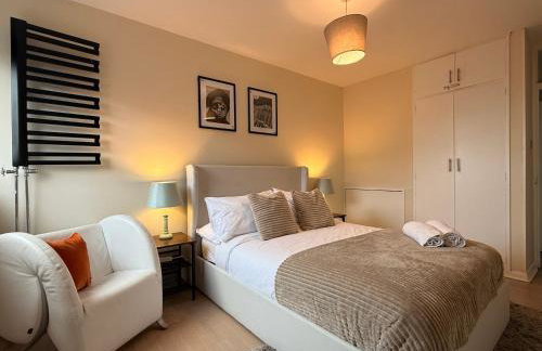 Stuning city views steps from the Iconic Abbey Road crossing - Foto 19