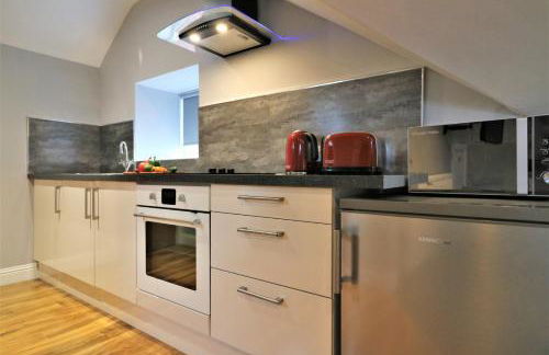 Signature - Linden Cottage Room 3 - Photo 15