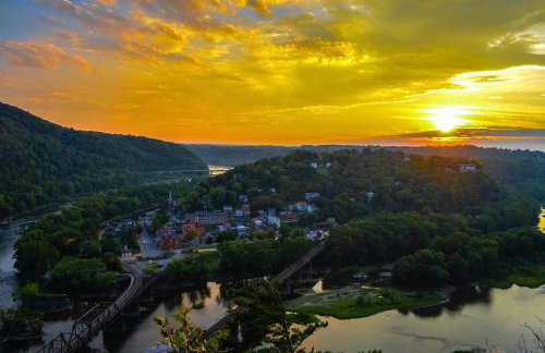 Hot Tub, Deck&Grill, Game Room, WiFi at Cute Cabin - Foto 28