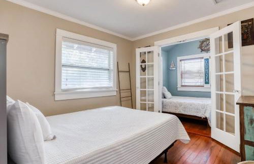 Extraordinary Old Florida home with designer interior & backyard treehouse - Foto 19