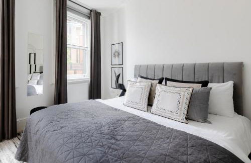 RARE FIND off Oxford St! SOHO 5bed Design House For XXL Groups - Photo 40