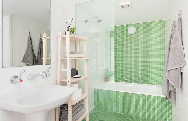 Historic 1890s House With Terraced Backyard Deck H346 - Photo 10