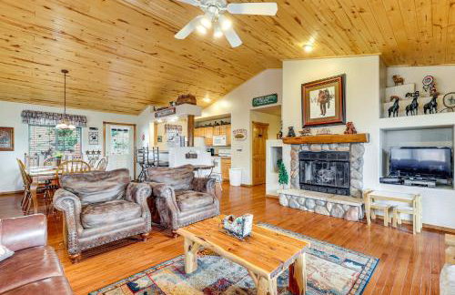 Hike, Fish and Enjoy Pond On-Site Bison Ranch Cabin - Foto 1