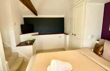Farmhouse Retreat with Hot Tub, Pool, Horses, Games Room, Free Car Park, Only 45 min from Oxford Circus - Foto 47