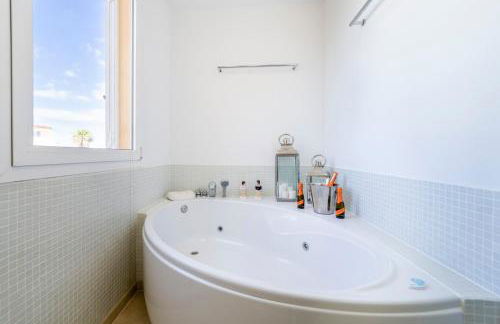 La Casa de Playa - piscina y jacuzzi a 50m del mar - Foto 37