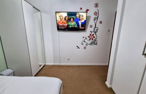 *F1*5GH* Setup for your most relaxed & amazing stay + Free Parking + Free Fast WiFi * - Foto 18