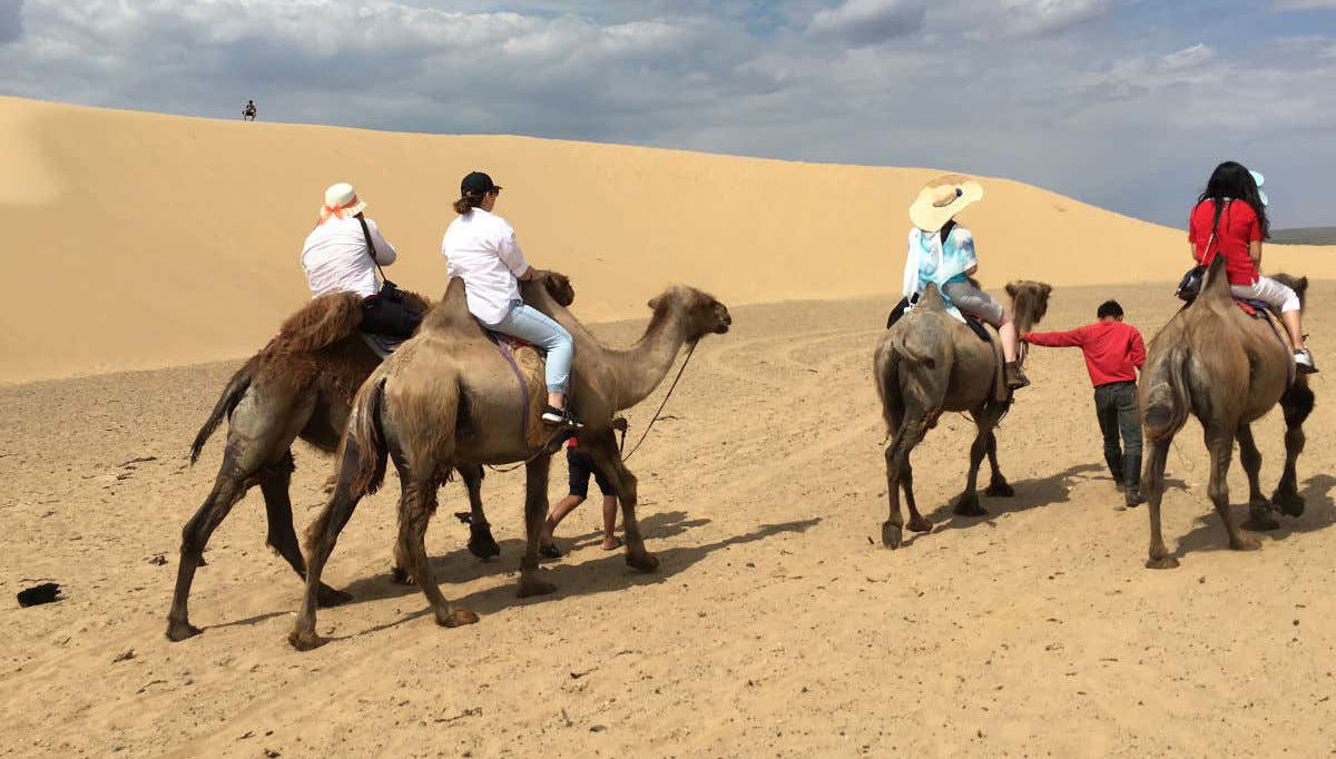 Excursion dans le désert de Semi Gobi - Photo 2, Balade à dos de chameau