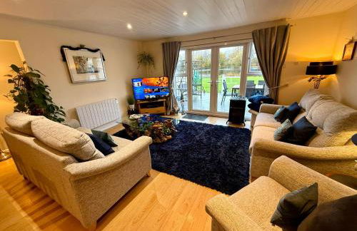 Luxury Kingfisher Lodge, Isis Lake, within the Cotswold Waterpark - Foto 14