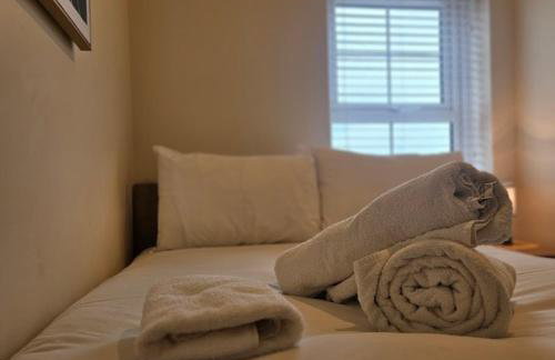 Modern Comfy 3 Bed Home - Free 2 space driveway - Free road parking - Free Netflix - Foto 24