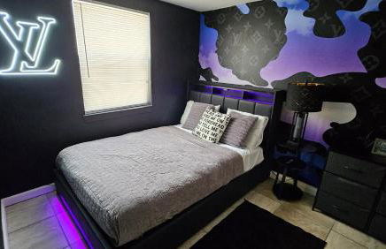 The Gawdy Den with Fast WIFI 2 minutes from Downtown Houston! - Photo 8