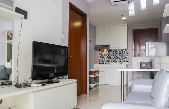 Minimalist And Warm 1Br Signature Park Grande Apartment - Photo 19