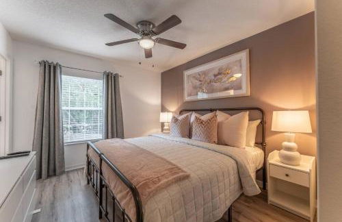 Stay Close to Disney in Your 3-Bedroom Haven - Foto 1