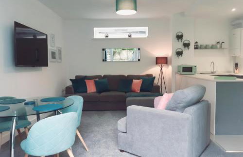 No's 7 and 8 Llewelyn Apartments - Photo 1