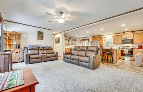 Less Than 1 Mi to Beach Peaceful Brant Lake Home! - Foto 1