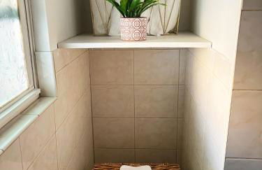 Ironbound 4 bdrm Industrial Suite! FREE parking - Photo 18